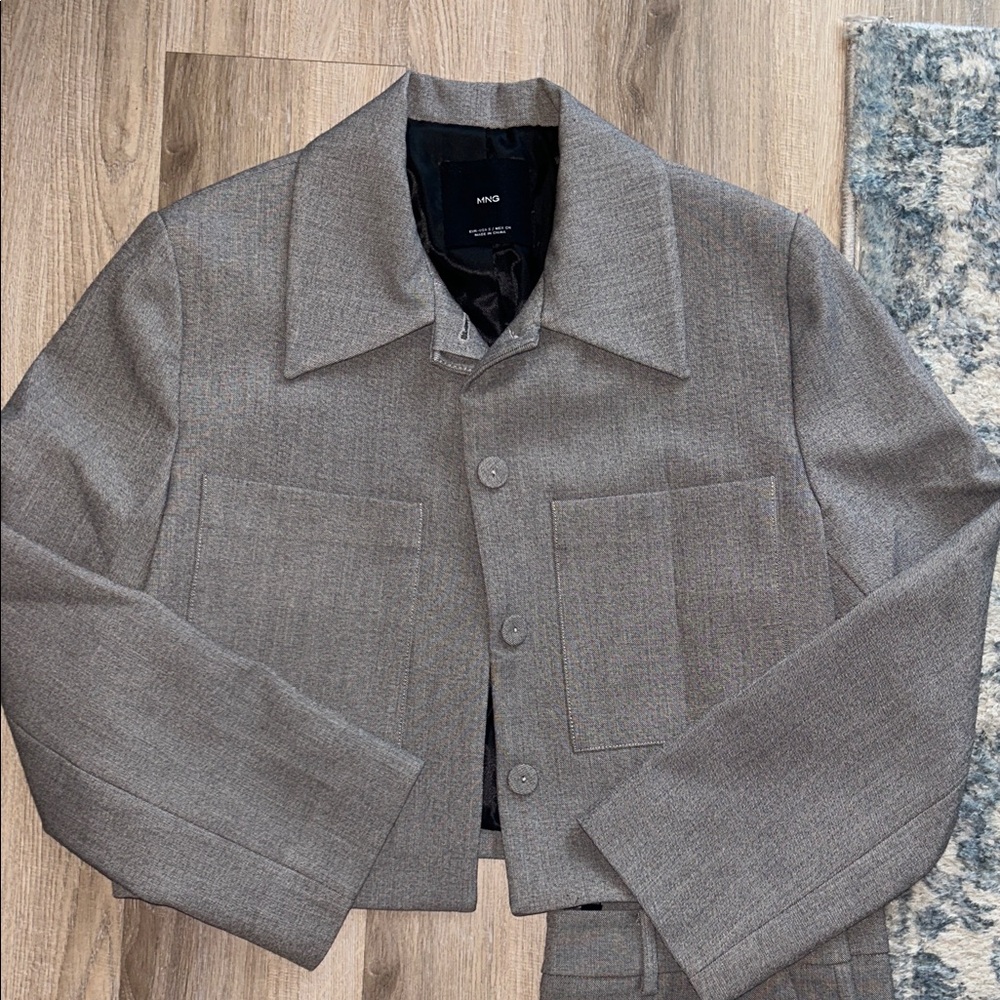 NWOT Cropped Light Grey Jacket and Pants Set - Picture 2 of 4